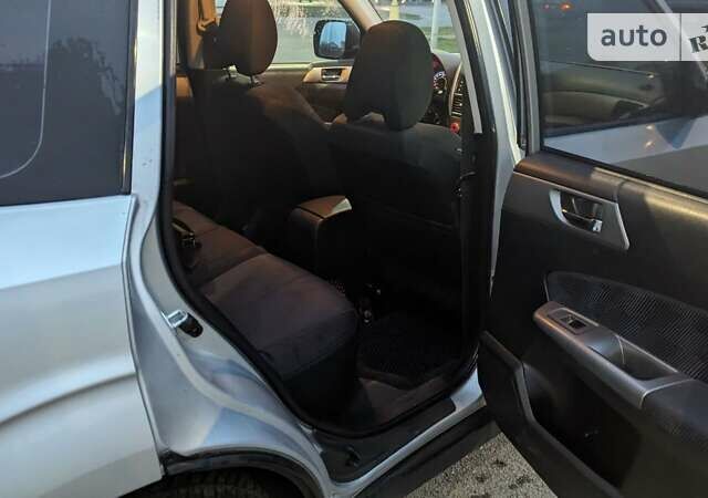 Сірий Субару Forester, об'ємом двигуна 2.46 л та пробігом 268 тис. км за 6800 $, фото 17 на Automoto.ua