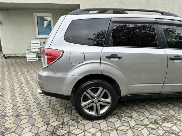 Серый Субару Форестер, объемом двигателя 2 л и пробегом 330 тыс. км за 7700 $, фото 2 на Automoto.ua