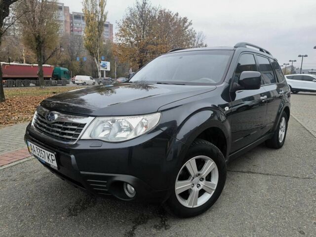 Серый Субару Форестер, объемом двигателя 2 л и пробегом 197 тыс. км за 8300 $, фото 7 на Automoto.ua