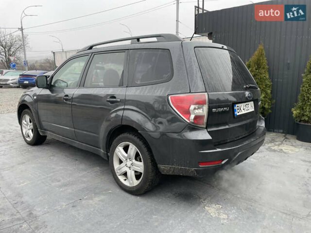 Серый Субару Форестер, объемом двигателя 2.46 л и пробегом 300 тыс. км за 5750 $, фото 3 на Automoto.ua
