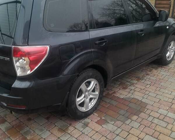 Серый Субару Форестер, объемом двигателя 1.99 л и пробегом 209 тыс. км за 7700 $, фото 2 на Automoto.ua