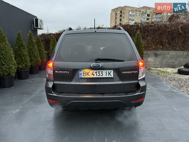 Серый Субару Форестер, объемом двигателя 2.46 л и пробегом 310 тыс. км за 5999 $, фото 5 на Automoto.ua