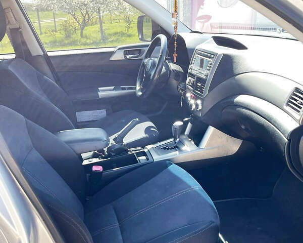 Серый Субару Форестер, объемом двигателя 2.5 л и пробегом 251 тыс. км за 8500 $, фото 10 на Automoto.ua