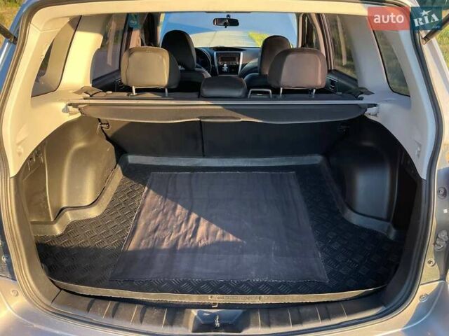 Серый Субару Форестер, объемом двигателя 2 л и пробегом 167 тыс. км за 9800 $, фото 12 на Automoto.ua