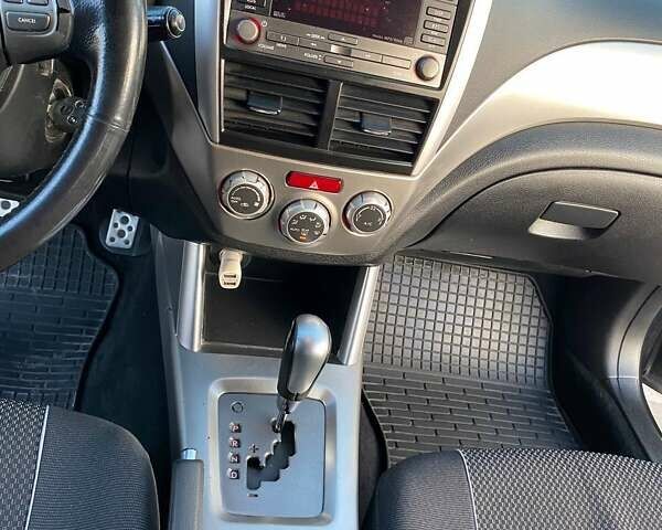 Серый Субару Форестер, объемом двигателя 2.5 л и пробегом 175 тыс. км за 8500 $, фото 3 на Automoto.ua