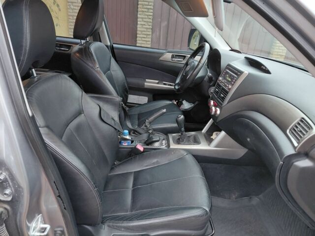 Серый Субару Форестер, объемом двигателя 2.5 л и пробегом 196 тыс. км за 7000 $, фото 5 на Automoto.ua