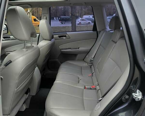 Серый Субару Форестер, объемом двигателя 1.99 л и пробегом 197 тыс. км за 8300 $, фото 18 на Automoto.ua