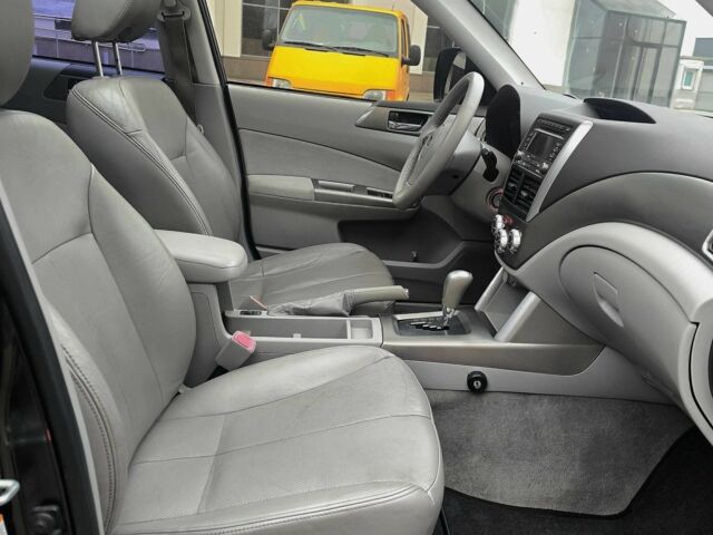 Серый Субару Форестер, объемом двигателя 2 л и пробегом 197 тыс. км за 8300 $, фото 16 на Automoto.ua