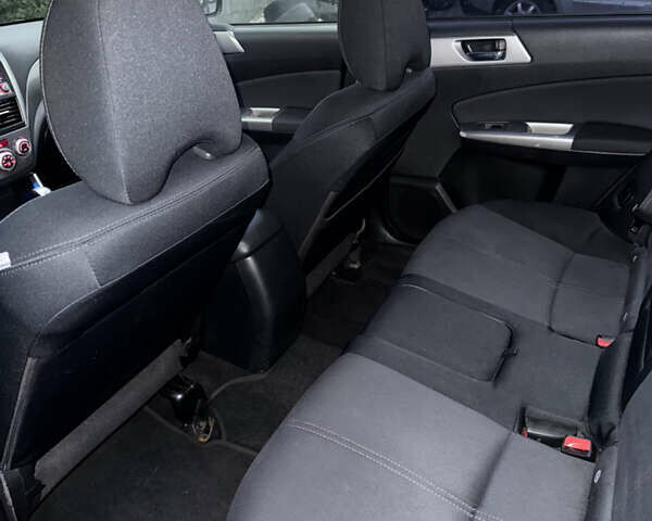 Серый Субару Форестер, объемом двигателя 2.46 л и пробегом 310 тыс. км за 5999 $, фото 7 на Automoto.ua