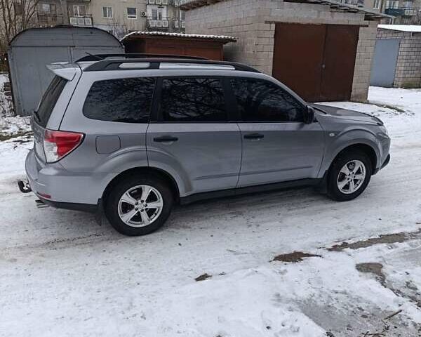 Серый Субару Форестер, объемом двигателя 2 л и пробегом 145 тыс. км за 9500 $, фото 2 на Automoto.ua