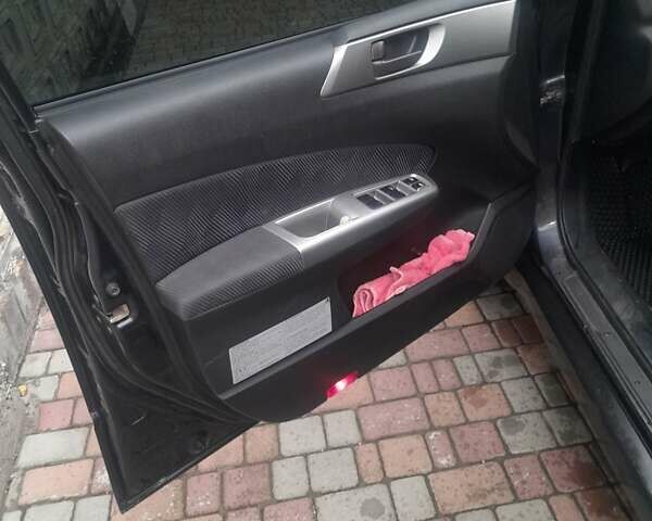 Серый Субару Форестер, объемом двигателя 1.99 л и пробегом 209 тыс. км за 7700 $, фото 6 на Automoto.ua