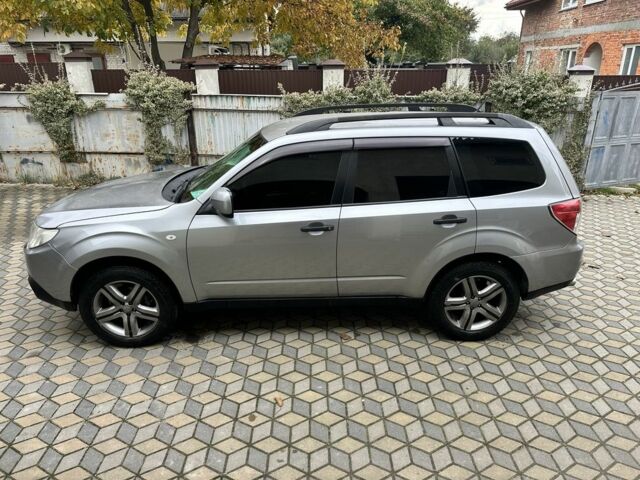 Серый Субару Форестер, объемом двигателя 2 л и пробегом 330 тыс. км за 7700 $, фото 3 на Automoto.ua