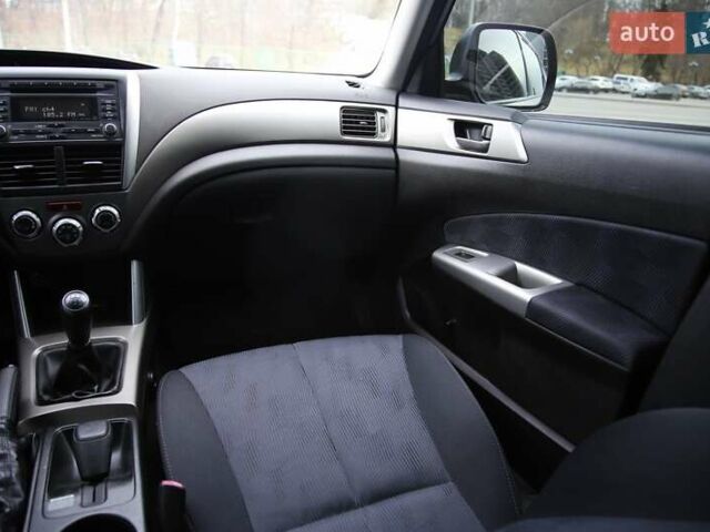 Серый Субару Форестер, объемом двигателя 2 л и пробегом 49 тыс. км за 11500 $, фото 12 на Automoto.ua