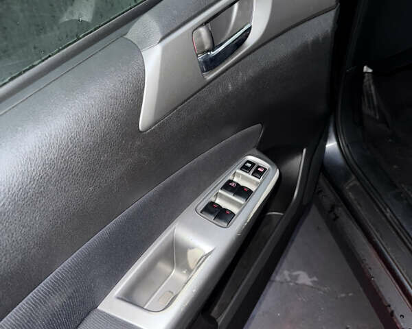 Серый Субару Форестер, объемом двигателя 2.46 л и пробегом 310 тыс. км за 5999 $, фото 9 на Automoto.ua