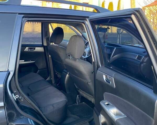 Серый Субару Форестер, объемом двигателя 2.5 л и пробегом 175 тыс. км за 8500 $, фото 7 на Automoto.ua