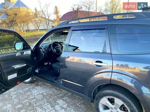 Серый Субару Форестер, объемом двигателя 2.5 л и пробегом 175 тыс. км за 8500 $, фото 2 на Automoto.ua
