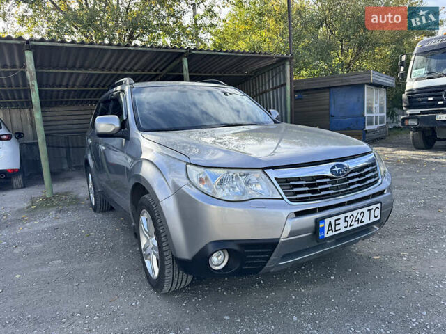 Сірий Субару Forester, об'ємом двигуна 2.46 л та пробігом 304 тис. км за 6500 $, фото 1 на Automoto.ua