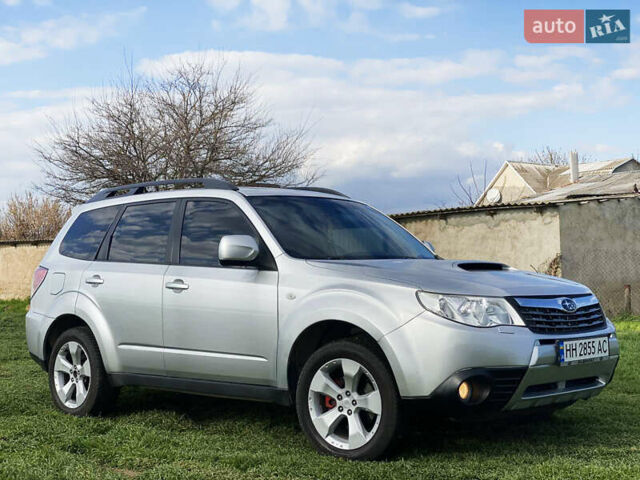 Серый Субару Форестер, объемом двигателя 2.5 л и пробегом 251 тыс. км за 7900 $, фото 2 на Automoto.ua