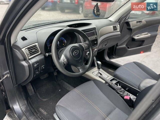 Серый Субару Форестер, объемом двигателя 2.46 л и пробегом 300 тыс. км за 5750 $, фото 8 на Automoto.ua