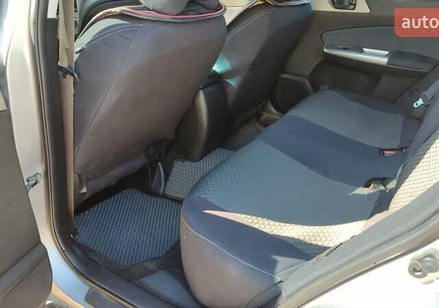 Сірий Субару Forester, об'ємом двигуна 1.99 л та пробігом 205 тис. км за 7600 $, фото 1 на Automoto.ua