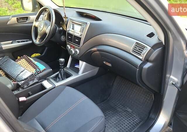 Сірий Субару Forester, об'ємом двигуна 2 л та пробігом 246 тис. км за 10000 $, фото 32 на Automoto.ua