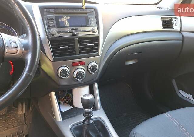 Сірий Субару Forester, об'ємом двигуна 2 л та пробігом 246 тис. км за 10000 $, фото 17 на Automoto.ua