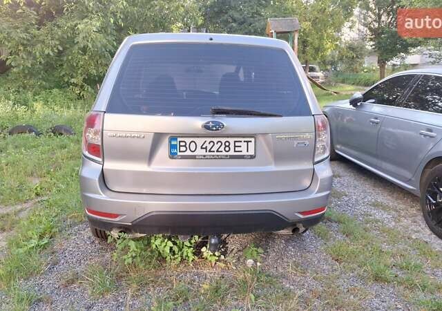 Сірий Субару Forester, об'ємом двигуна 2 л та пробігом 246 тис. км за 10000 $, фото 4 на Automoto.ua