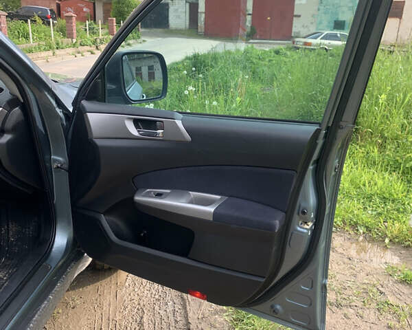 Сірий Субару Forester, об'ємом двигуна 1.99 л та пробігом 230 тис. км за 10500 $, фото 15 на Automoto.ua