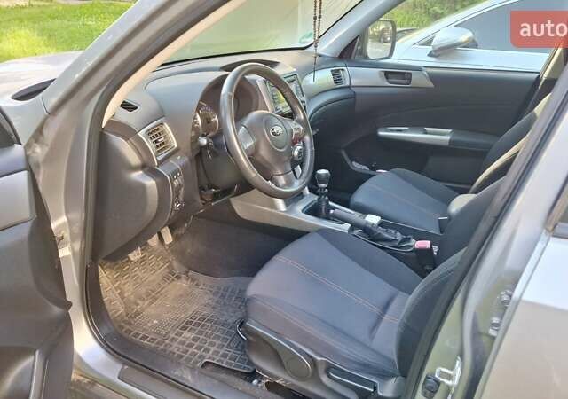 Сірий Субару Forester, об'ємом двигуна 2 л та пробігом 246 тис. км за 10000 $, фото 15 на Automoto.ua