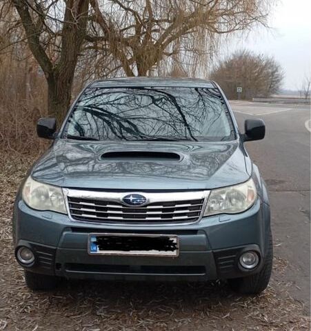 Серый Субару Форестер, объемом двигателя 2 л и пробегом 215 тыс. км за 3950 $, фото 1 на Automoto.ua