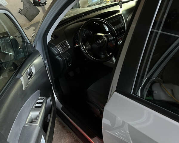 Серый Субару Форестер, объемом двигателя 2 л и пробегом 275 тыс. км за 8700 $, фото 3 на Automoto.ua