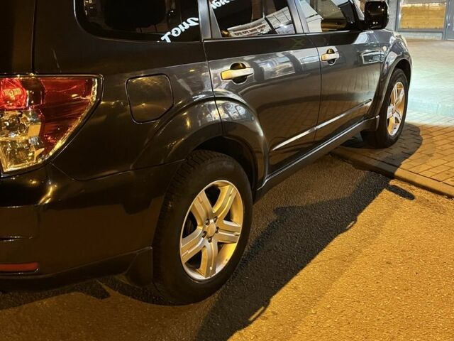 Серый Субару Форестер, объемом двигателя 2 л и пробегом 176 тыс. км за 10000 $, фото 3 на Automoto.ua