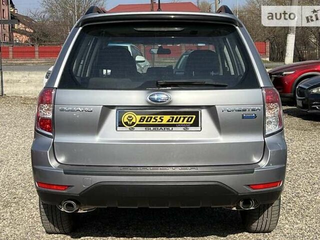 Сірий Субару Forester, об'ємом двигуна 2 л та пробігом 200 тис. км за 9600 $, фото 4 на Automoto.ua