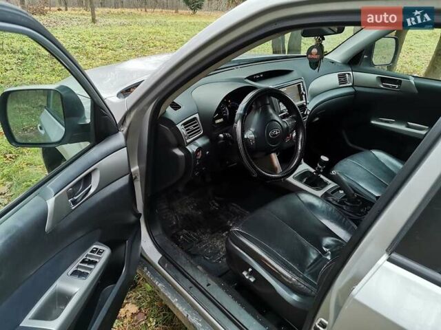 Серый Субару Форестер, объемом двигателя 2 л и пробегом 399 тыс. км за 3777 $, фото 9 на Automoto.ua