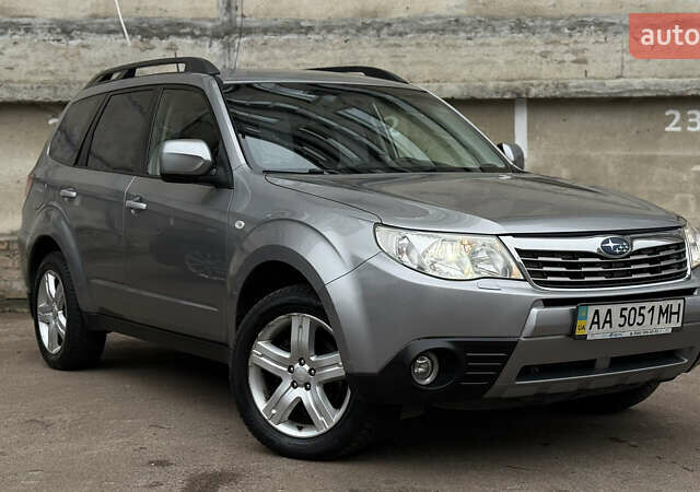 Серый Субару Форестер, объемом двигателя 2.46 л и пробегом 208 тыс. км за 9500 $, фото 6 на Automoto.ua