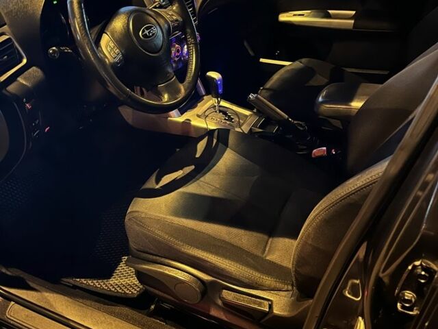 Серый Субару Форестер, объемом двигателя 2 л и пробегом 176 тыс. км за 10000 $, фото 6 на Automoto.ua