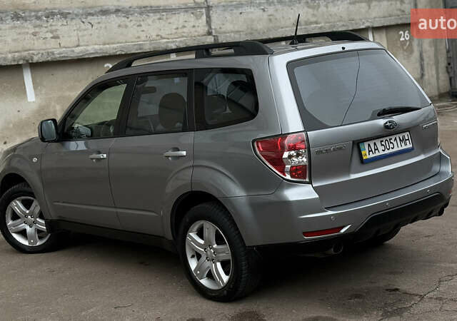 Серый Субару Форестер, объемом двигателя 2.46 л и пробегом 208 тыс. км за 9500 $, фото 12 на Automoto.ua