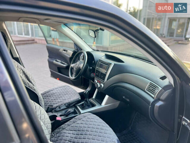 Сірий Субару Forester, об'ємом двигуна 1.99 л та пробігом 219 тис. км за 8000 $, фото 6 на Automoto.ua