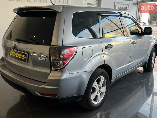 Серый Субару Форестер, объемом двигателя 2 л и пробегом 252 тыс. км за 7500 $, фото 6 на Automoto.ua