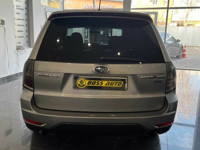 Серый Субару Форестер, объемом двигателя 2 л и пробегом 252 тыс. км за 7500 $, фото 5 на Automoto.ua