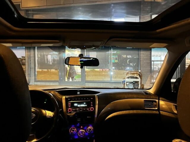 Серый Субару Форестер, объемом двигателя 2 л и пробегом 176 тыс. км за 10000 $, фото 7 на Automoto.ua