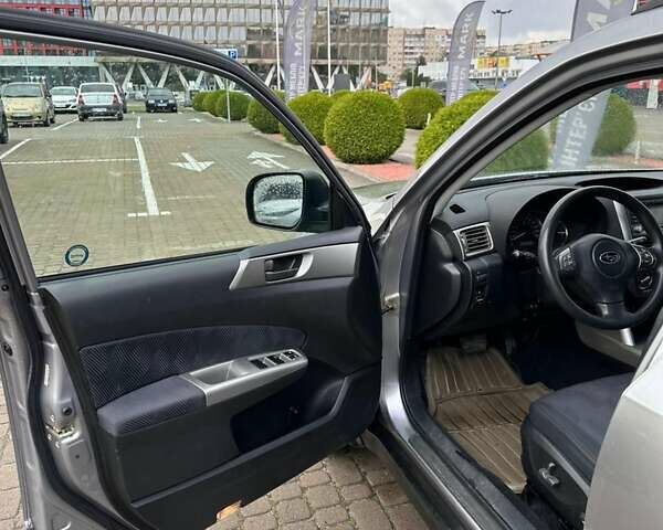 Сірий Субару Forester, об'ємом двигуна 2.5 л та пробігом 203 тис. км за 8100 $, фото 5 на Automoto.ua