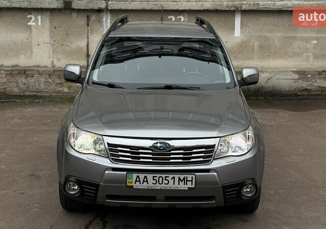 Серый Субару Форестер, объемом двигателя 2.46 л и пробегом 208 тыс. км за 9500 $, фото 5 на Automoto.ua