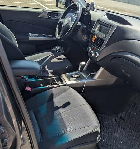 Сірий Субару Forester, об'ємом двигуна 1.99 л та пробігом 207 тис. км за 8825 $, фото 4 на Automoto.ua