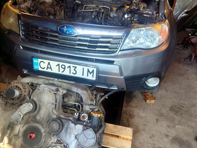 Сірий Субару Forester, об'ємом двигуна 2 л та пробігом 200 тис. км за 4000 $, фото 4 на Automoto.ua