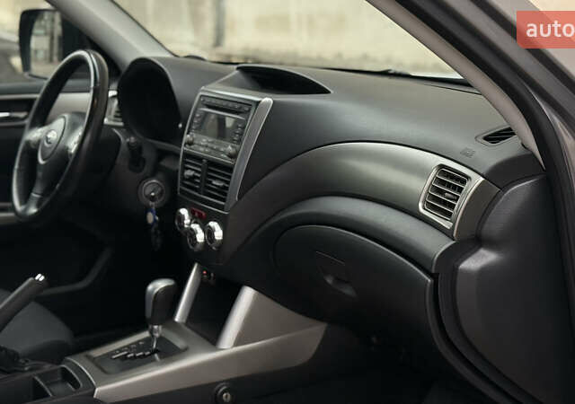 Серый Субару Форестер, объемом двигателя 2.46 л и пробегом 208 тыс. км за 9500 $, фото 29 на Automoto.ua