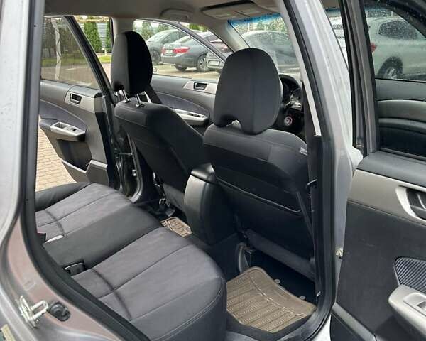 Сірий Субару Forester, об'ємом двигуна 2.5 л та пробігом 203 тис. км за 8100 $, фото 14 на Automoto.ua