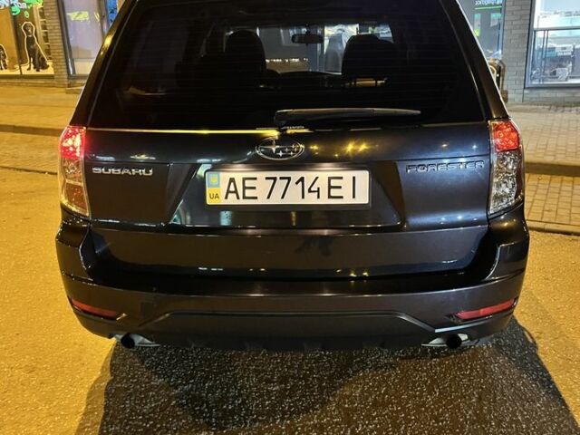 Серый Субару Форестер, объемом двигателя 2 л и пробегом 176 тыс. км за 10000 $, фото 2 на Automoto.ua