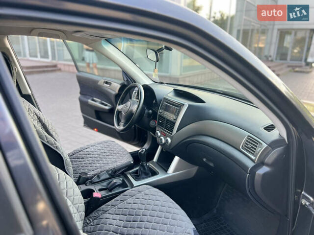 Сірий Субару Forester, об'ємом двигуна 2 л та пробігом 216 тис. км за 7800 $, фото 4 на Automoto.ua