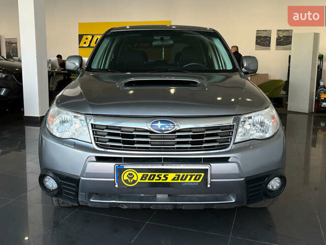 Серый Субару Форестер, объемом двигателя 2 л и пробегом 252 тыс. км за 7500 $, фото 1 на Automoto.ua